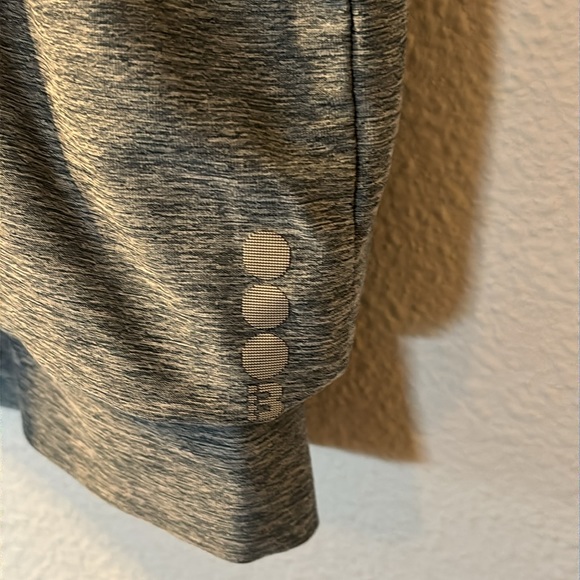 Bench double layer workout tank top size medium - Picture 6 of 6